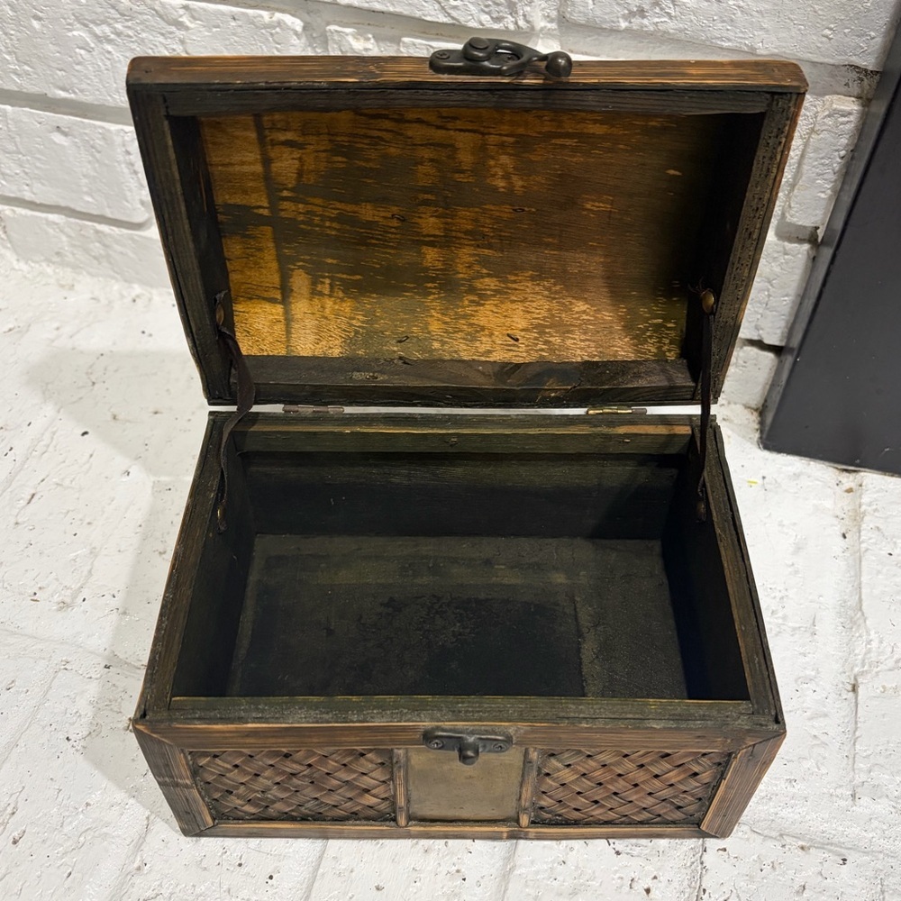 Woven Wood and Brass like Accent Treasure Chest - Picture 3 of 7